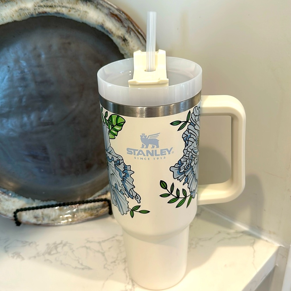 Stanley 40 oz Adventure Quencher, rare cream floral. Used